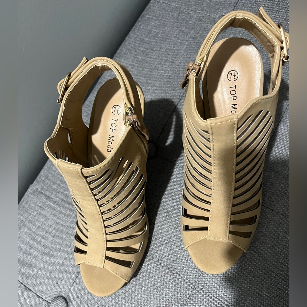 TOP Moda Tan Heels - Picture 2 of 3